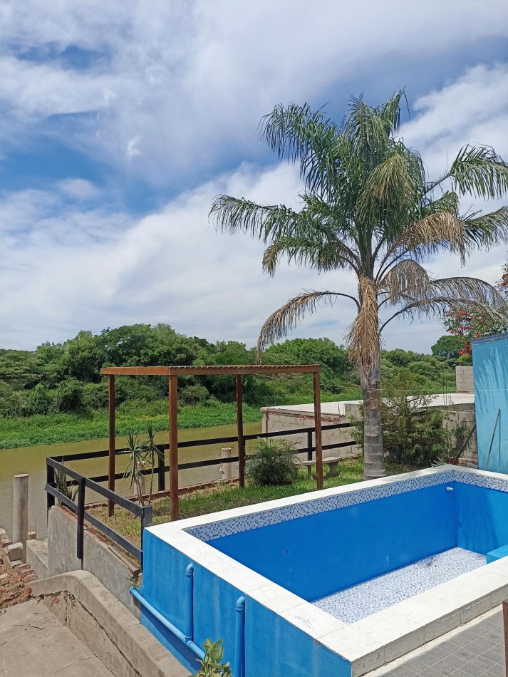 Casa sobre el rio en Helvecia 