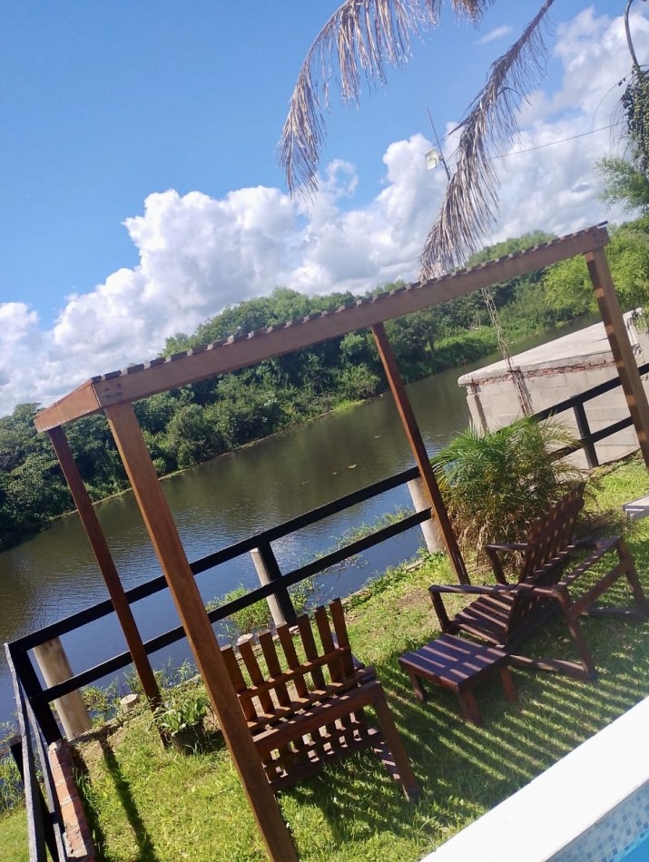 Casa sobre el rio en Helvecia 